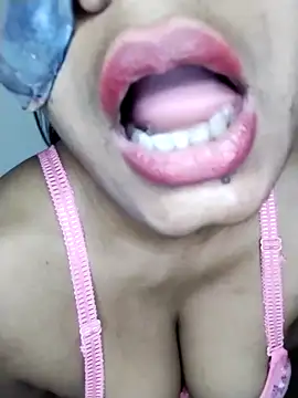 Snapshot of Zaraangle chatting on 10, 10, 2025 Zaraangle online show from 10, 10, 2025