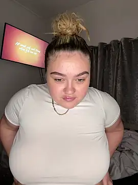 Dolly19x online show from 6, 12, 2024