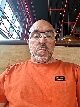 Snapshot of Crosss-23cm chatting on 4, 5, 2026 Crosss-23cm online show from 4, 5, 2026