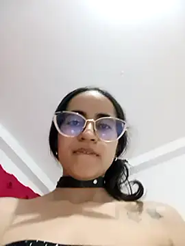 Mia Fischer online show from 2, 3, 2025