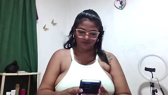 alejandraboobs07 online show from 17, 4, 2026