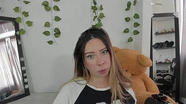 Snapshot of JanneKim chatting on 16, 10, 2025 JanneKim online show from 16, 10, 2025