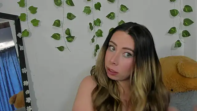 Snapshot of JanneKim chatting on 18, 11, 2025 JanneKim online show from 18, 11, 2025