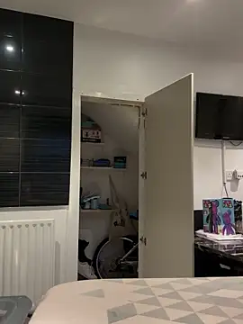 TEMPTING-TAMMY online show from 9, 3, 2026