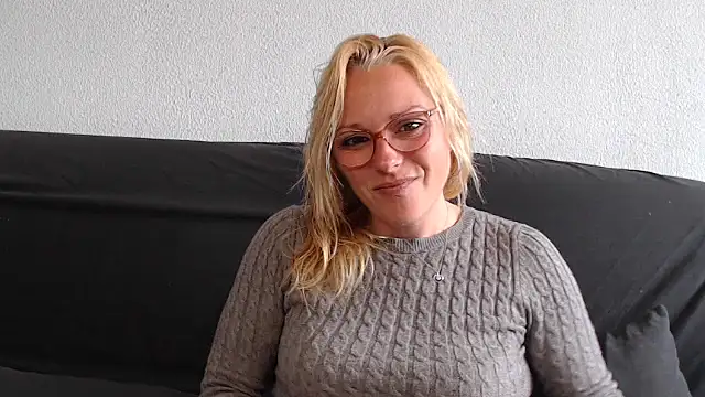 Doucelouve9 online show from 28, 2, 2026