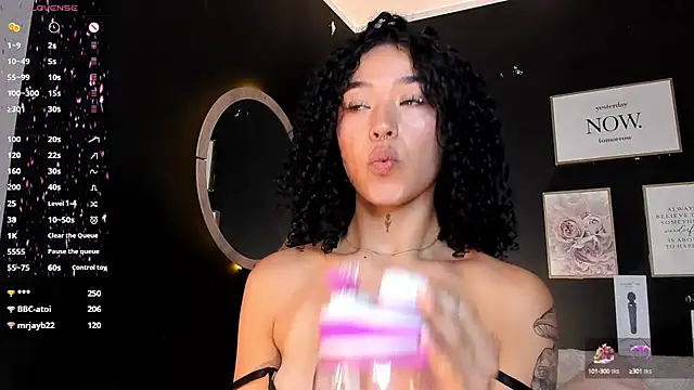 Crystal Dluna online show from 26, 2, 2025