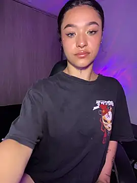 Crystal Dluna online show from 14, 11, 2025