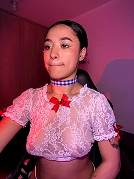 Crystal Dluna online show from 11, 11, 2025