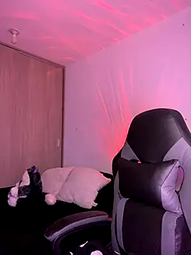 Crystal Dluna online show from 21, 10, 2025