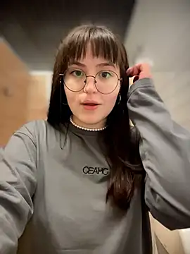 Snapshot of meow_girl chatting on 5, 7, 2026 meow girl online show from 5, 7, 2026
