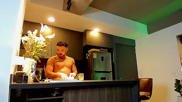 Maximo Marcelo online show from 28, 1, 2025