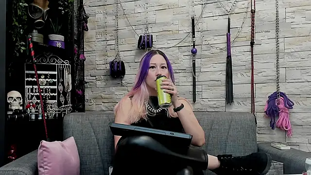 Snapshot of CruelMistress chatting on 20, 11, 2025 CruelMistress online show from 20, 11, 2025