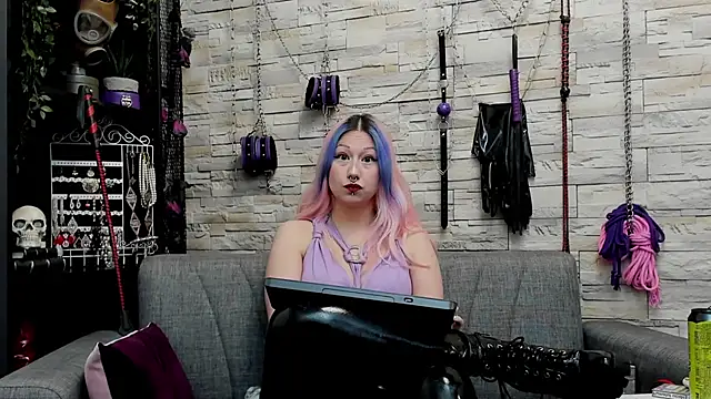 Snapshot of CruelMistress chatting on 13, 11, 2025 CruelMistress online show from 13, 11, 2025