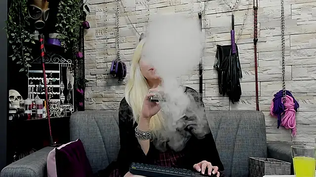 Snapshot of CruelMistress chatting on 27, 10, 2025 CruelMistress online show from 27, 10, 2025