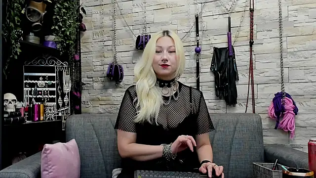 Snapshot of CruelMistress chatting on 9, 10, 2025 CruelMistress online show from 9, 10, 2025