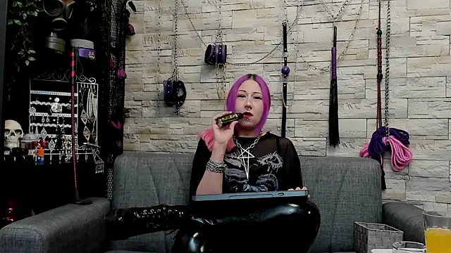 Snapshot of CruelMistress chatting on 25, 5, 2026 CruelMistress online show from 25, 5, 2026