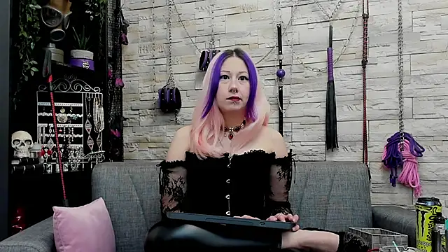 Snapshot of CruelMistress chatting on 19, 11, 2025 CruelMistress online show from 19, 11, 2025