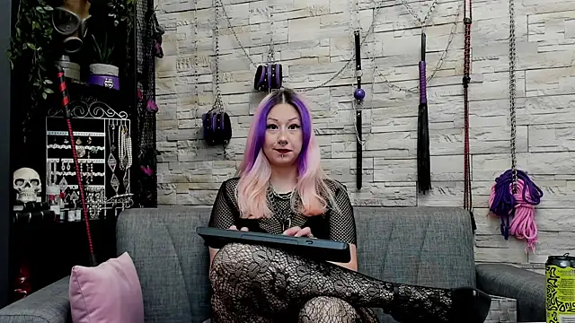 Snapshot of CruelMistress chatting on 22, 11, 2025 CruelMistress online show from 22, 11, 2025