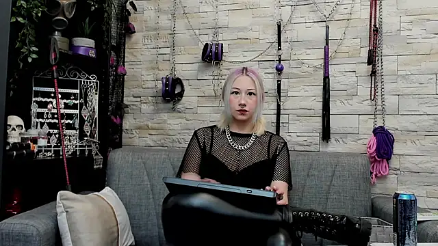Snapshot of CruelMistress chatting on 7, 5, 2026 CruelMistress online show from 7, 5, 2026