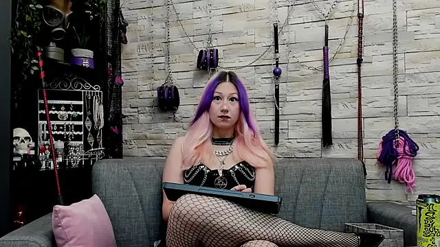 Snapshot of CruelMistress chatting on 24, 11, 2025 CruelMistress online show from 24, 11, 2025