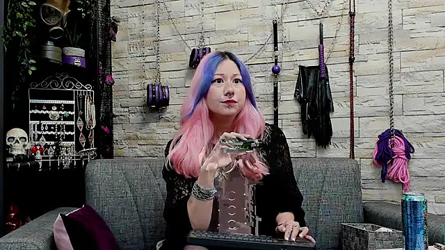 Snapshot of CruelMistress chatting on 7, 11, 2025 CruelMistress online show from 7, 11, 2025