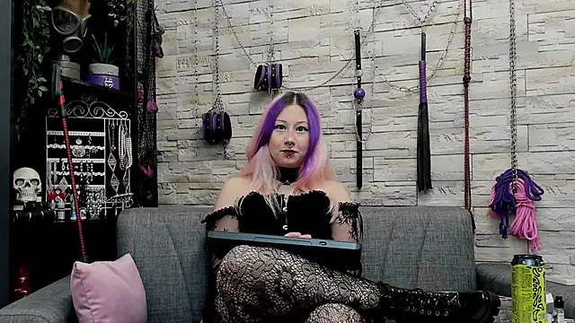 Snapshot of CruelMistress chatting on 21, 11, 2025 CruelMistress online show from 21, 11, 2025