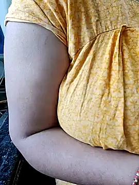 Snapshot of milf-kaira chatting on 2, 1, 2025 milf-kaira online show from 2, 1, 2025