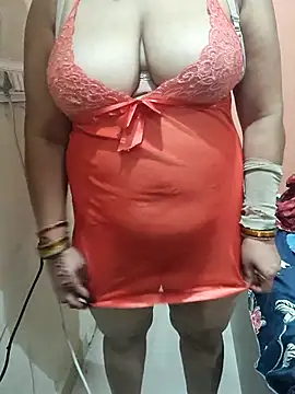 Snapshot of milf-kaira chatting on 2, 12, 2025 milf-kaira online show from 2, 12, 2025