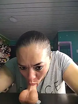 Snapshot of emily_sweet13 chatting on 3, 6, 2026 emily sweet13 online show from 3, 6, 2026