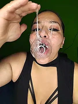 Snapshot of emily_sweet13 chatting on 3, 7, 2026 emily sweet13 online show from 3, 7, 2026