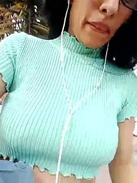 Snapshot of chloewildd_ chatting on 12, 9, 2025 chloewildd online show from 12, 9, 2025