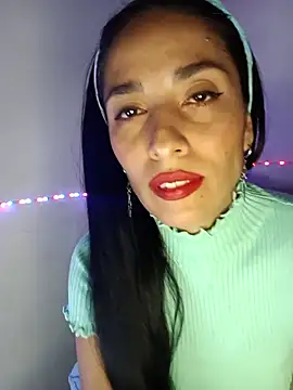 Snapshot of chloewildd_ chatting on 10, 5, 2026 chloewildd online show from 10, 5, 2026