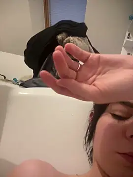 Petite moi online show from 4, 4, 2026