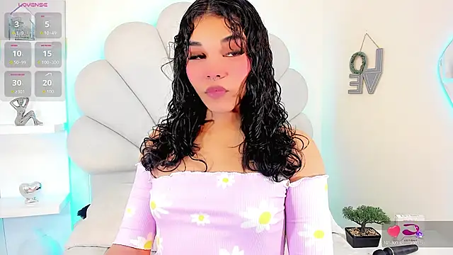 Snapshot of ValentinaMarinn chatting on 16, 10, 2025 ValentinaMarinn online show from 16, 10, 2025