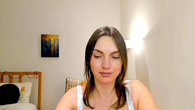 Snapshot of LovelyeeMia chatting on 23, 12, 2024 LovelyeeMia online show from 23, 12, 2024