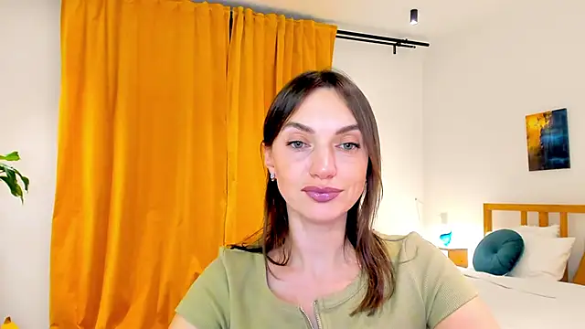 Snapshot of LovelyeeMia chatting on 13, 12, 2024 LovelyeeMia online show from 13, 12, 2024