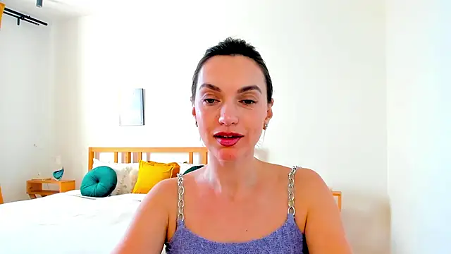 Snapshot of LovelyeeMia chatting on 17, 12, 2024 LovelyeeMia online show from 17, 12, 2024