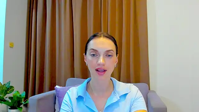 Snapshot of LovelyeeMia chatting on 17, 10, 2025 LovelyeeMia online show from 17, 10, 2025