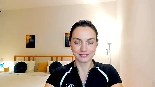 Snapshot of LovelyeeMia chatting on 6, 12, 2024 LovelyeeMia online show from 6, 12, 2024