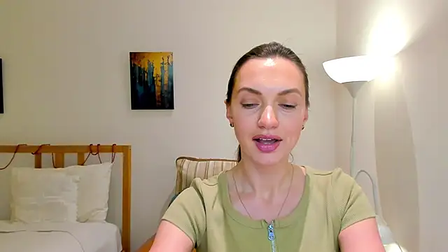 Snapshot of LovelyeeMia chatting on 3, 1, 2025 LovelyeeMia online show from 3, 1, 2025
