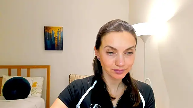 Snapshot of LovelyeeMia chatting on 20, 12, 2024 LovelyeeMia online show from 20, 12, 2024