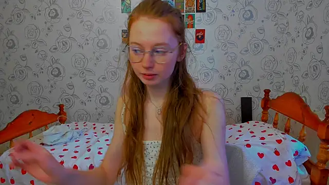 Snapshot of Fire_Luna chatting on 4, 5, 2026 Fire Luna online show from 4, 5, 2026