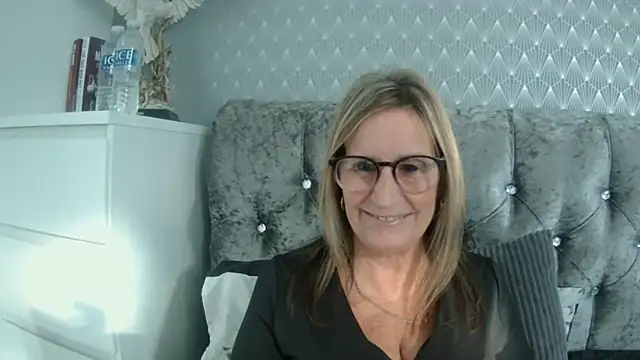 Additive Mature Linda online show from 21, 9, 2025