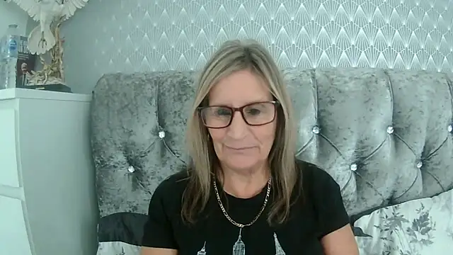 Additive Mature Linda online show from 10, 9, 2025