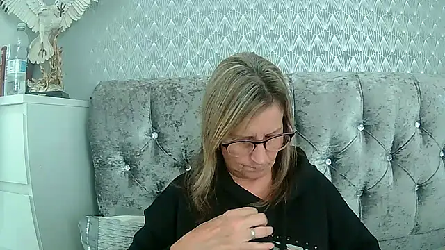 Additive Mature Linda online show from 6, 10, 2025