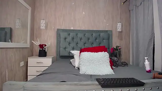 Roxy Lux online show from 14, 3, 2025