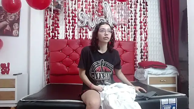 Roxy Lux online show from 14, 2, 2025