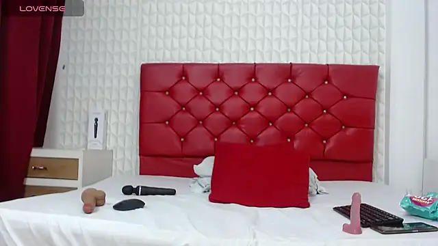 Roxy Lux online show from 8, 2, 2025