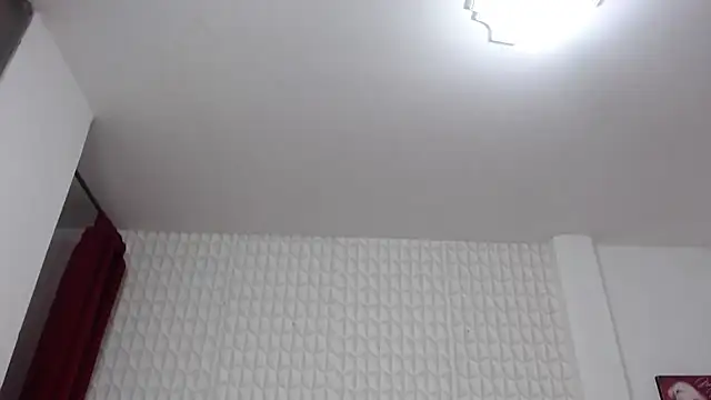 Roxy Lux online show from 5, 3, 2025