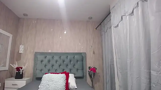 Roxy Lux online show from 15, 3, 2025